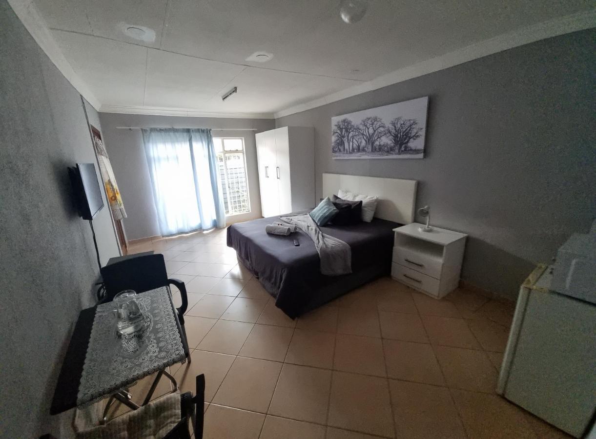 Stay At Home Airport Lodge Kempton Park Exterior foto