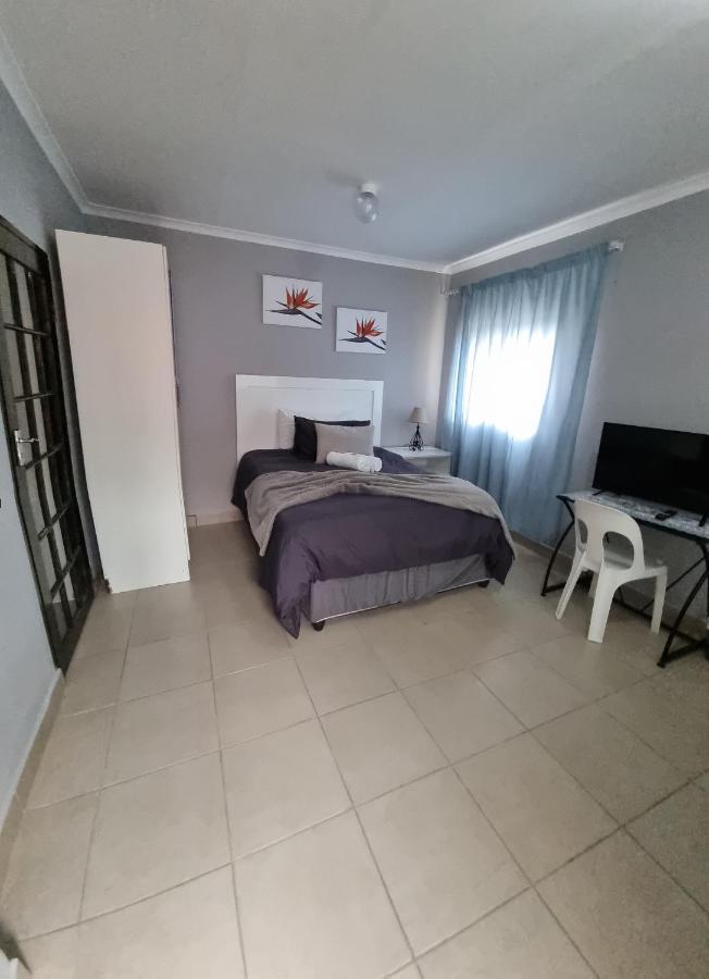 Stay At Home Airport Lodge Kempton Park Exterior foto